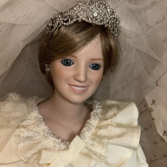 The Danbury Mint The Princess Diana Bride Porcelain Doll Wedding - Picture 2 of 8